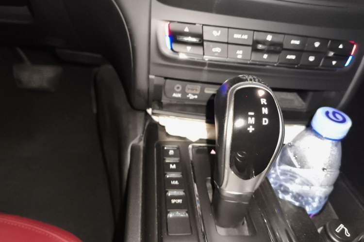 Used Maserati Ghibli 2018 Revised Version 3.0T Standard Edition Gear Lever