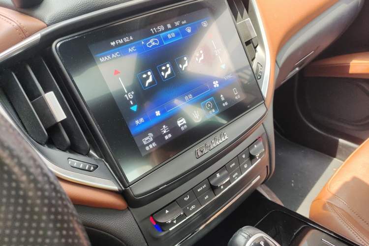 Used Maserati Ghibli 2018 3.0T Sport Edition Audio And AC Panel