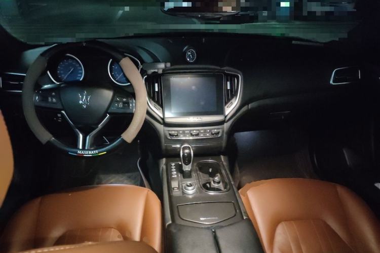 Used Maserati Ghibli 2018 Revised Version 3.0T Standard Edition Center Console