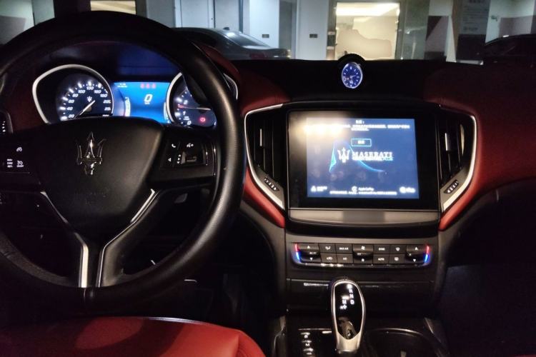 Used Maserati Ghibli 2018 Revised Version 3.0T Standard Edition Center Console