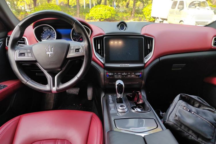 Used Maserati Ghibli 2018 3.0T Luxury Edition Center Console