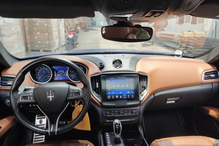 Used Maserati Ghibli 2018 3.0T Sport Edition Center Console