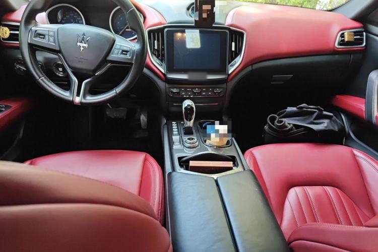 Used Maserati Ghibli 2018 Revised Version 3.0T Standard Edition Center Console
