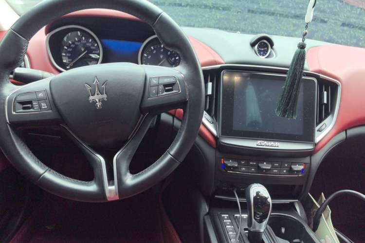 Used Maserati Ghibli 2018 Revised Version 3.0T Standard Edition Center Console