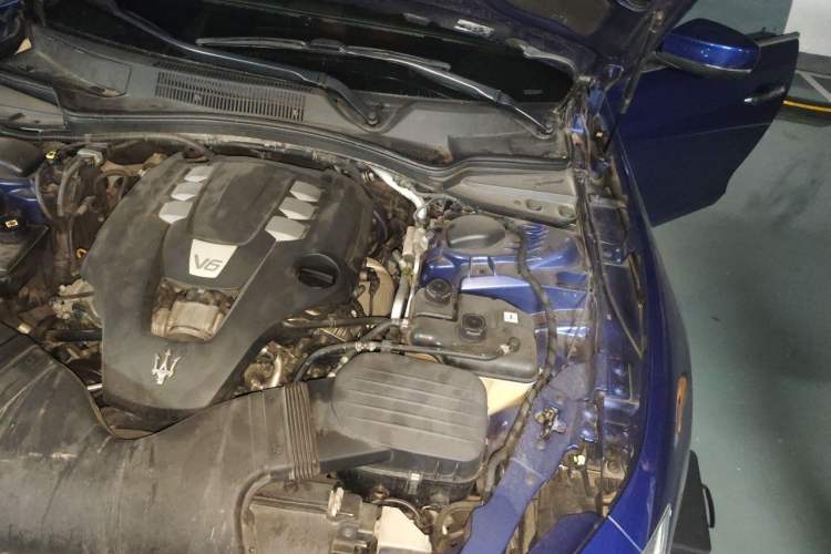 Used Maserati Ghibli 2018 3.0T Standard Edition Engine Bay Left