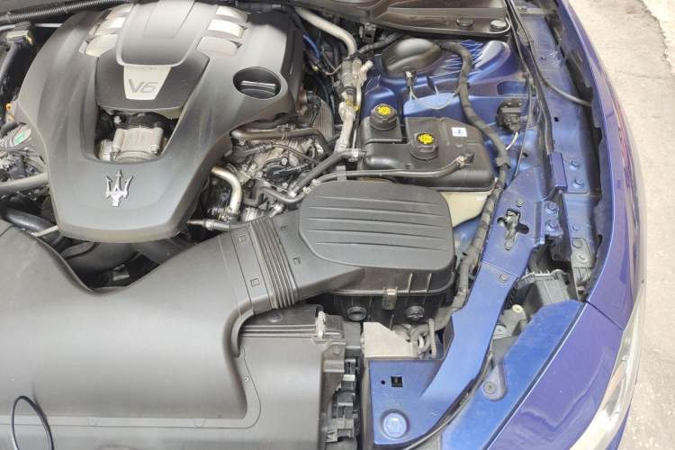 Used Maserati Ghibli 2018 3.0T Sport Edition Engine Bay Left