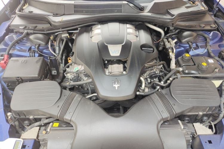 Used Maserati Ghibli 2018 3.0T Sport Edition Engine Bay
