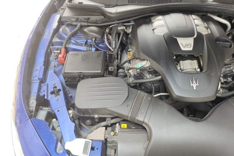Used Maserati Ghibli 2018 3.0T Sport Edition Engine Bay Right