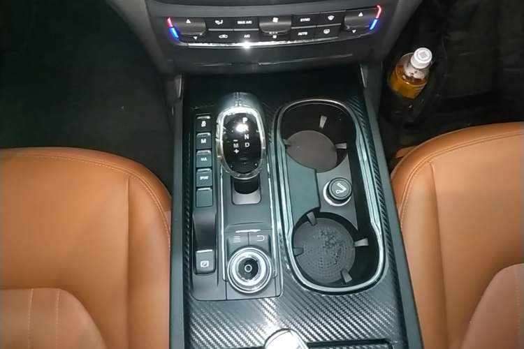 Used Maserati Ghibli 2018 Revised Version 3.0T Standard Edition Gear Lever