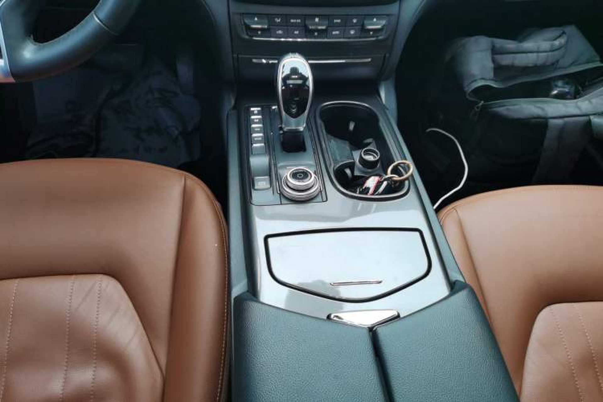 Used Maserati Ghibli 2018 Revised Version 3.0T Standard Edition Gear Lever