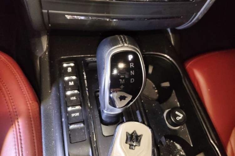 Used Maserati Ghibli 2018 Revised Version 3.0T Standard Edition Gear Lever