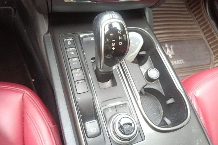 Used Maserati Ghibli 2018 Revised Version 3.0T Standard Edition Gear Lever