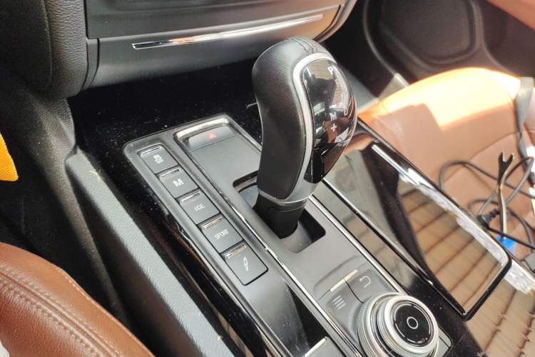 Used Maserati Ghibli 2018 3.0T Sport Edition Gear Lever