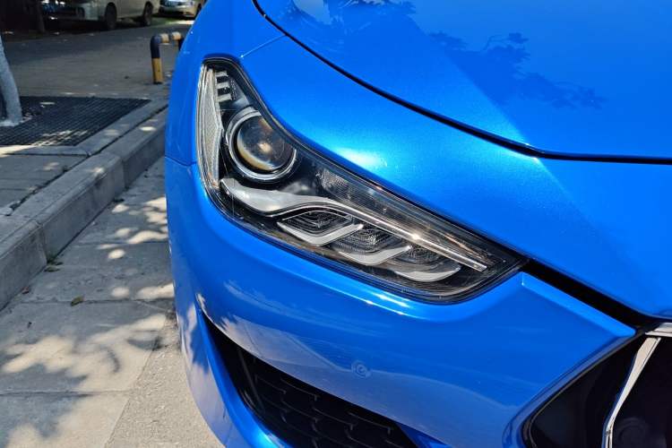 Used Maserati Ghibli 2018 3.0T Standard Edition Right Front Headlight