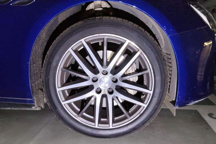 Used Maserati Ghibli 2018 Revised Version 3.0T Standard Edition Right Front Wheel Hub
