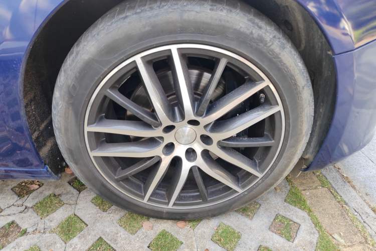Used Maserati Ghibli 2018 3.0T Luxury Edition Right Front Wheel Hub