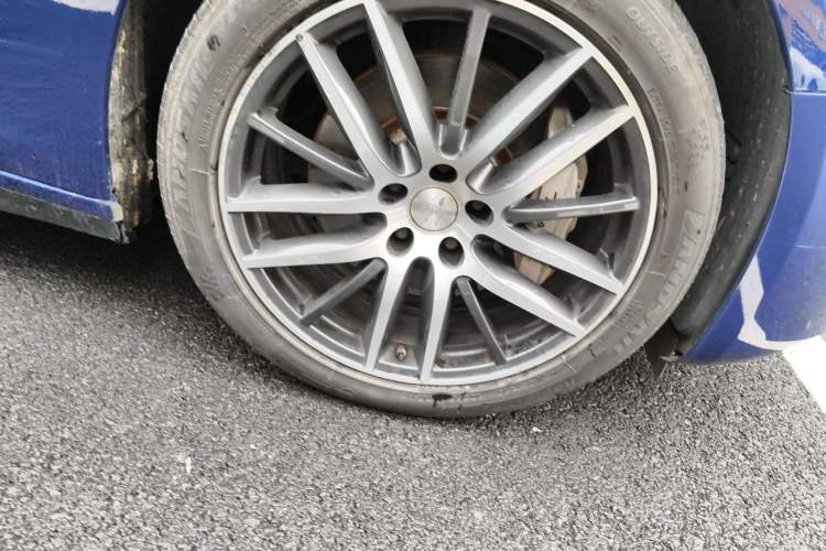 Used Maserati Ghibli 2018 Revised Version 3.0T Standard Edition Right Front Wheel Hub