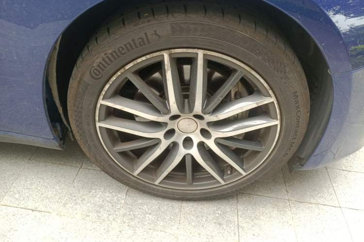 Used Maserati Ghibli 2018 Revised Version 3.0T Standard Edition Right Front Wheel Hub