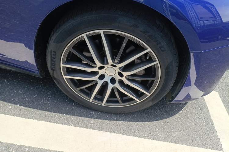 Used Maserati Ghibli 2018 Revised Version 3.0T Standard Edition Right Front Wheel Hub