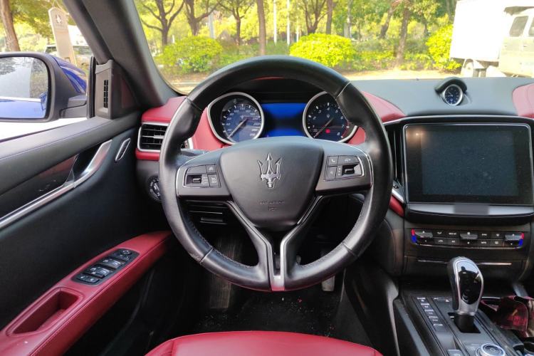 Used Maserati Ghibli 2018 3.0T Luxury Edition Steering Wheel