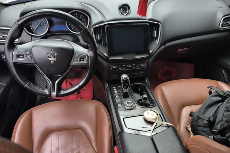Used Maserati Ghibli 2018 Revised Version 3.0T Standard Edition Center Console