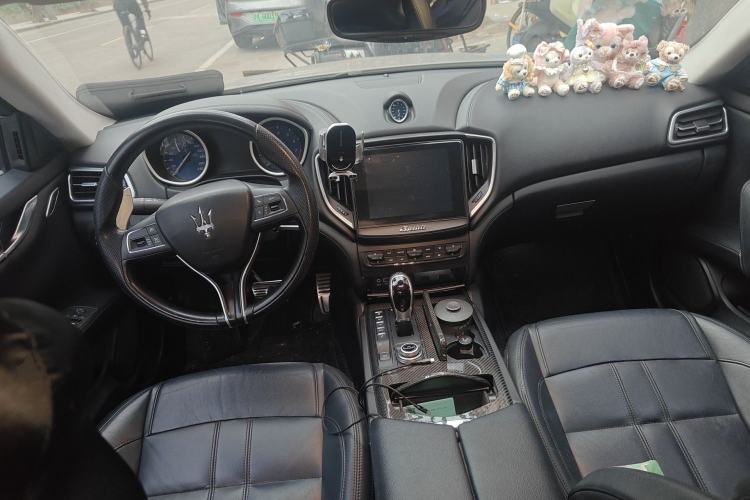Used Maserati Ghibli 2018 3.0T Sport Edition Center Console