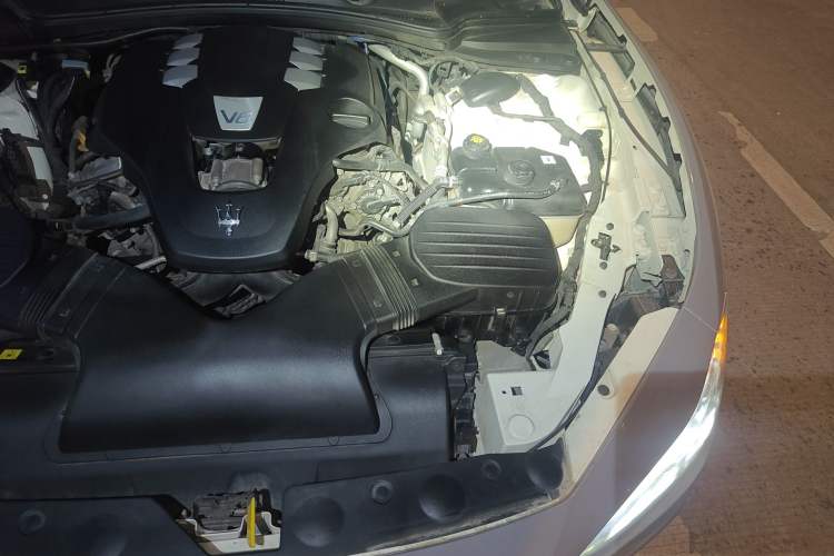 Used Maserati Ghibli 2018 3.0T Sport Edition Engine Bay Left