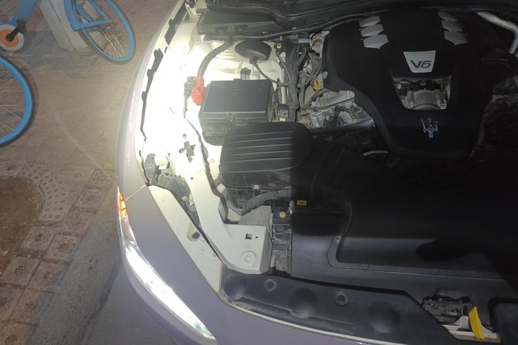 Used Maserati Ghibli 2018 3.0T Sport Edition Engine Bay Right