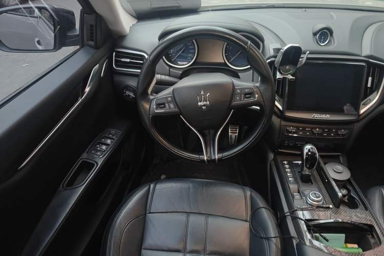 Used Maserati Ghibli 2018 3.0T Sport Edition Steering Wheel