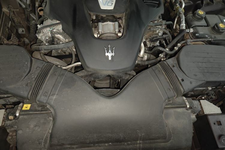 Used Maserati Ghibli 2018 Revised Version 3.0T Standard Edition Engine Bay