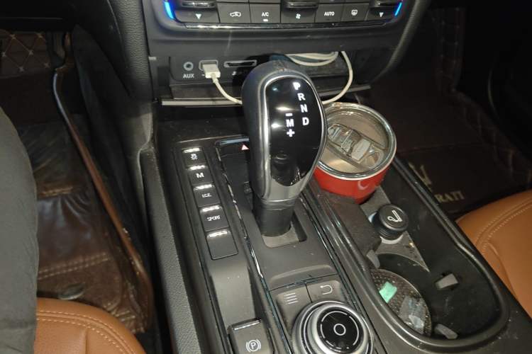 Used Maserati Ghibli 2018 Revised Version 3.0T Standard Edition Gear Lever