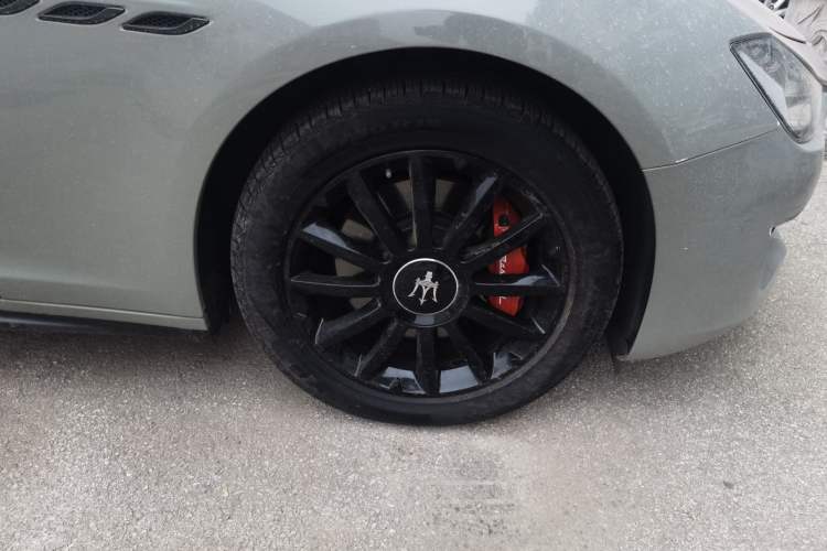 Used Maserati Ghibli 2018 Revised Version 3.0T Standard Edition Right Front Wheel Hub