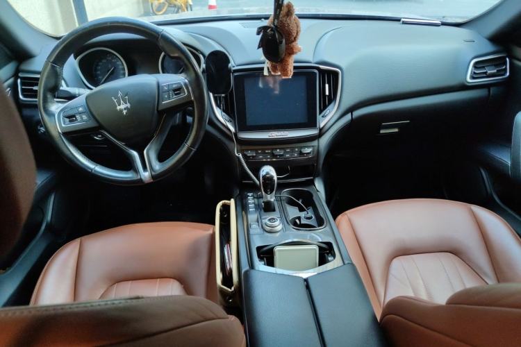 Used Maserati Ghibli 2018 Revised Version 3.0T Standard Edition Center Console