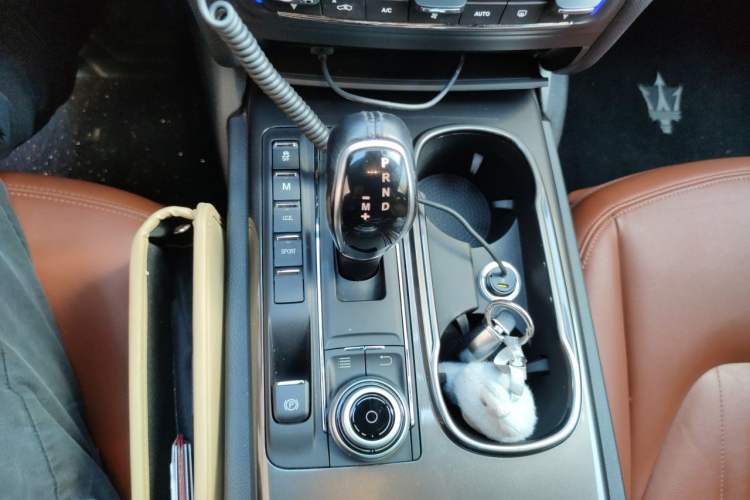 Used Maserati Ghibli 2018 Revised Version 3.0T Standard Edition Gear Lever