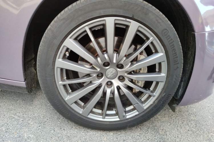 Used Maserati Ghibli 2018 Revised Version 3.0T Standard Edition Right Front Wheel Hub