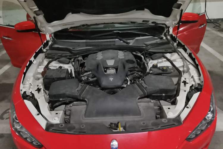 Used Maserati Ghibli 2018 Revised Version 3.0T Standard Edition Engine Bay