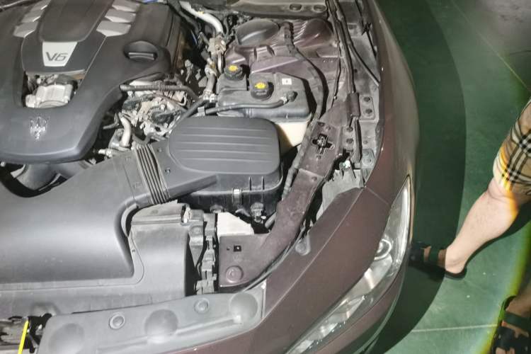 Used Maserati Ghibli 2018 3.0T Standard Edition Engine Bay Left