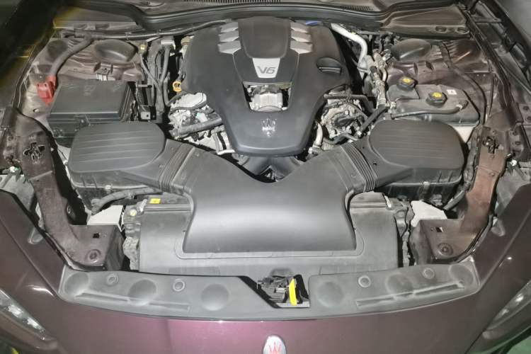 Used Maserati Ghibli 2018 3.0T Standard Edition Engine Bay