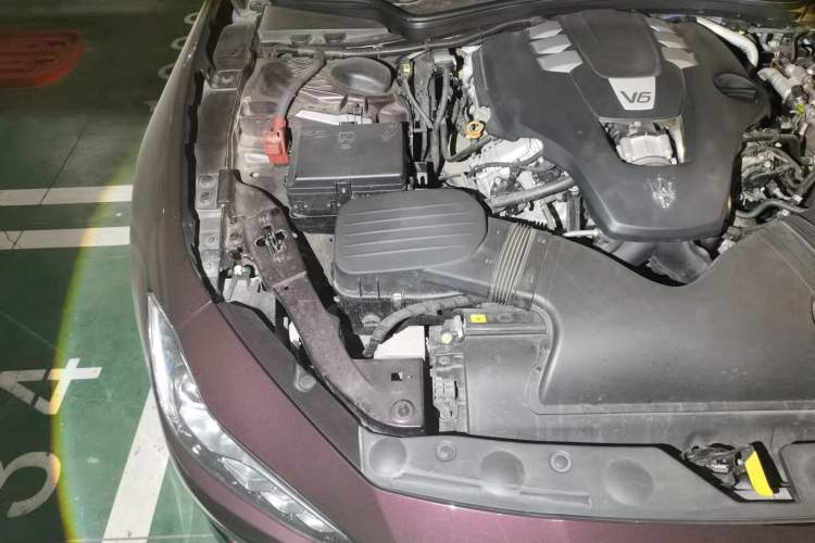 Used Maserati Ghibli 2018 3.0T Standard Edition Engine Bay Right