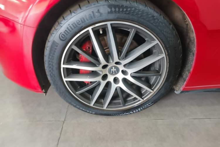 Used Maserati Ghibli 2018 Revised Version 3.0T Standard Edition Left Front Wheel Hub