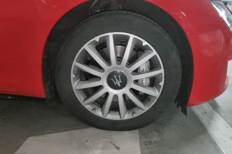 Used Maserati Ghibli 2018 Revised Version 3.0T Standard Edition Right Front Wheel Hub