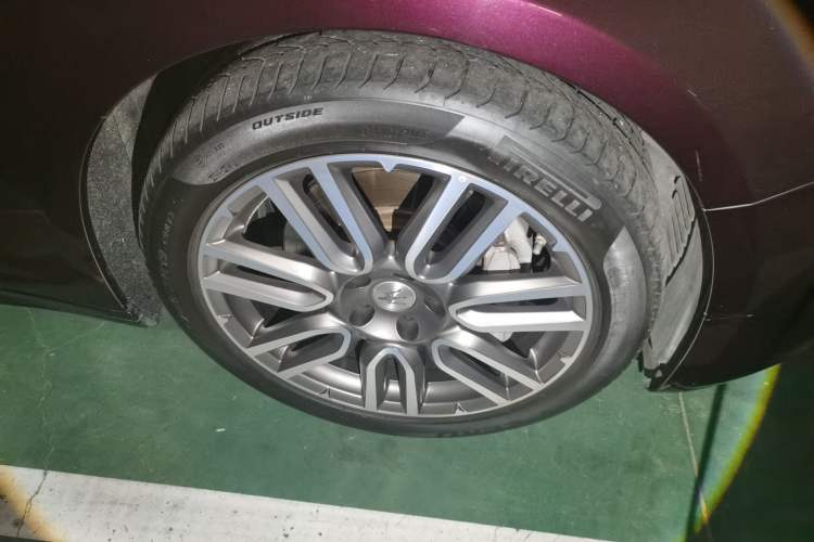 Used Maserati Ghibli 2018 3.0T Standard Edition Right Front Wheel Hub