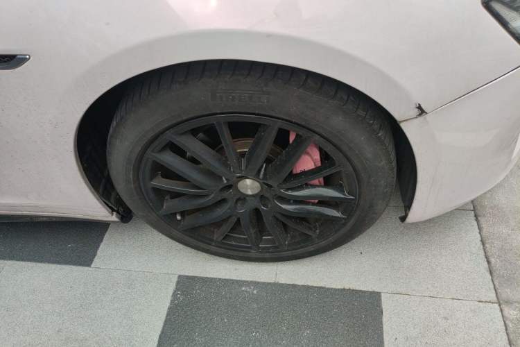 Used Maserati Ghibli 2018 Revised Version 3.0T Standard Edition Right Front Wheel Hub