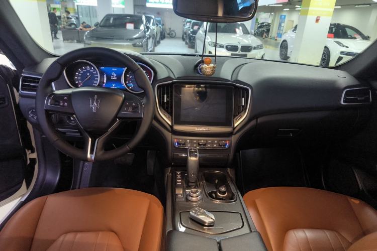 Used Maserati Ghibli 2018 Revised Version 3.0T Standard Edition Center Console