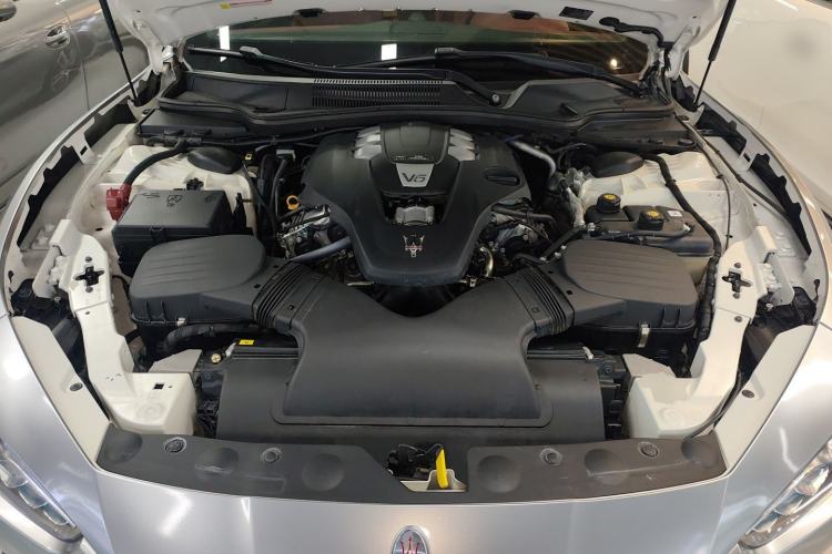 Used Maserati Ghibli 2018 3.0T Standard Edition Engine Bay