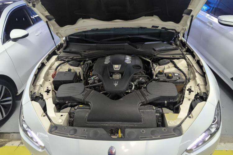Used Maserati Ghibli 2018 Revised Version 3.0T Standard Edition Engine Bay