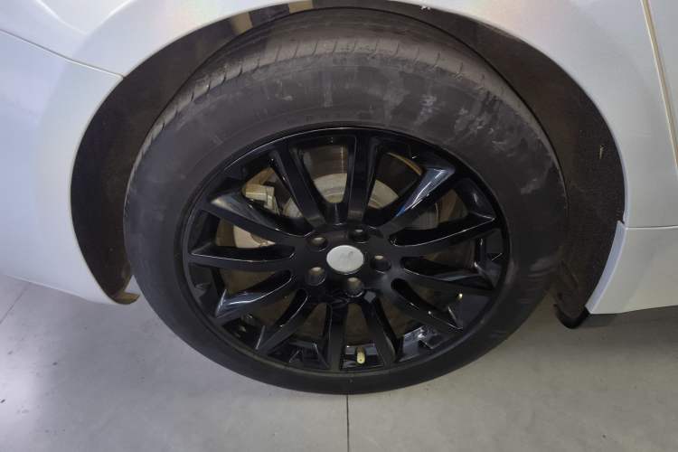 Used Maserati Ghibli 2018 Revised Version 3.0T Standard Edition Right Rear Wheel Hub