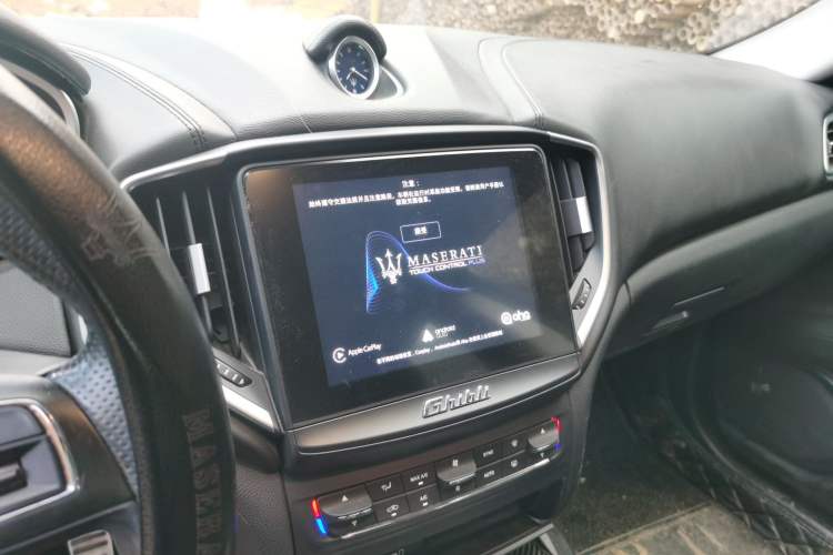 Used Maserati Ghibli 2018 3.0T Sport Edition Audio And AC Panel