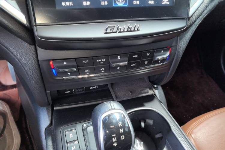 Used Maserati Ghibli 2018 3.0T Luxury Edition Audio And AC Panel