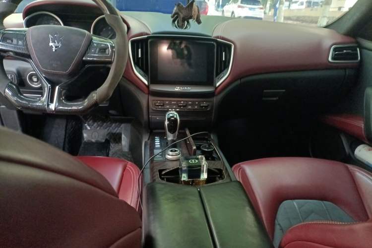 Used Maserati Ghibli 2018 3.0T Luxury Edition Audio And AC Panel